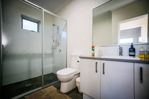 VIP Stays - Villa De Burswood Luxury 3BR Suite W/ King Bed FREE WIFI - Accommodation Europe 5