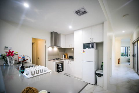 VIP Stays - Villa De Burswood Luxury 3BR Suite W/ King Bed FREE WIFI - Accommodation Europe 18