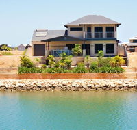27 Corella Court - Exquisite Marina Home With a Pool and Wi-Fi - Events Australia