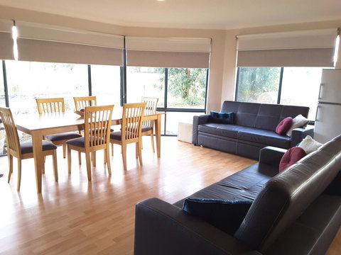 Cosy Corner Chalets - Events Australia 0