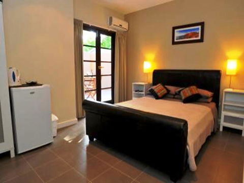 Waikiki Beach Bed And Breakfast - Events Australia 9