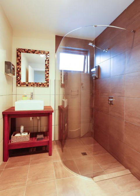 Waikiki Beach Bed And Breakfast - Events Australia 5