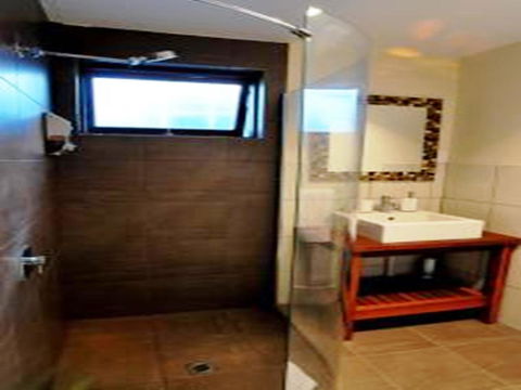 Waikiki Beach Bed And Breakfast - Events Australia 11