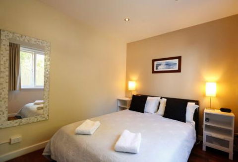 Waikiki Beach Bed And Breakfast - Events Australia 4