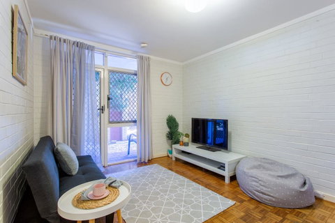 Fremantle Coastal Stay - 1 Bedroom Central Apartment - Tourism Bookings 5