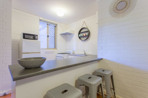 Fremantle Coastal Stay - 1 Bedroom Central Apartment - Tourism Bookings 8