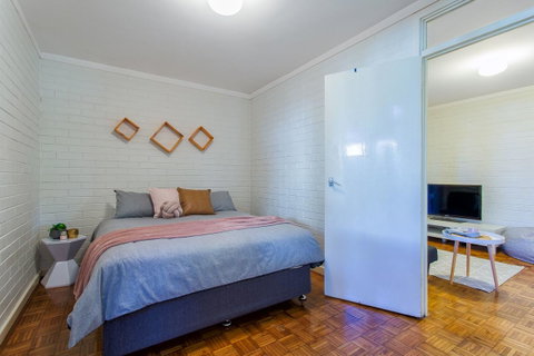Fremantle Coastal Stay - 1 Bedroom Central Apartment - Tourism Bookings 0