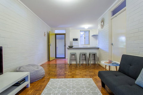 Fremantle Coastal Stay - 1 Bedroom Central Apartment - Tourism Bookings 6