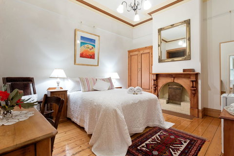 Annie's Victorian Terrace Accommodation Fremantle - Tourism Bookings 13