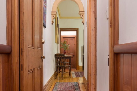Annie's Victorian Terrace Accommodation Fremantle - Tourism Bookings 3