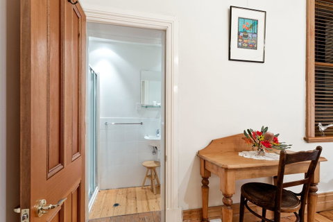 Annie's Victorian Terrace Accommodation Fremantle - Tourism Bookings 12