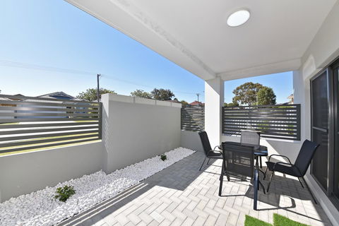 Modern Apartment Redcliffe Near Perth Airport: 0126 - Events Australia 33
