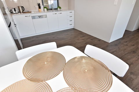 Modern Apartment Redcliffe Near Perth Airport: 0126 - Events Australia 24