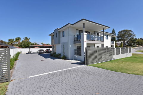 Modern Apartment Redcliffe Near Perth Airport: 0126 - Events Australia 42