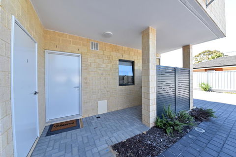 Modern Apartment Redcliffe Near Perth Airport: 0126 - Events Australia 37