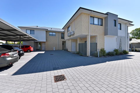 Modern Apartment Redcliffe Near Perth Airport: 0126 - Events Australia 40