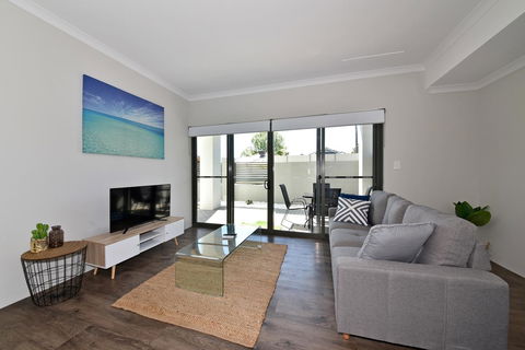 Modern Apartment Redcliffe Near Perth Airport: 0126 - Events Australia 0
