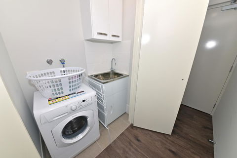 Modern Apartment Redcliffe Near Perth Airport: 0126 - Events Australia 25