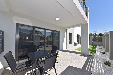 Modern Apartment Redcliffe Near Perth Airport: 0126 - Events Australia 30