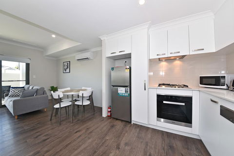 Modern Apartment Redcliffe Near Perth Airport: 0126 - Events Australia 18