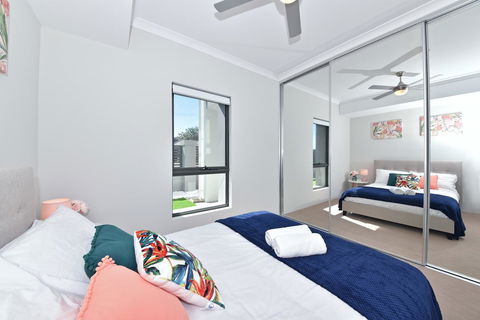 Modern Apartment Redcliffe Near Perth Airport: 0126 - Events Australia 10