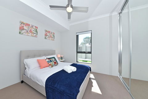 Modern Apartment Redcliffe Near Perth Airport: 0126 - Events Australia 9