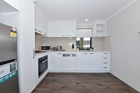 Modern Apartment Redcliffe Near Perth Airport: 0126 - Events Australia 22
