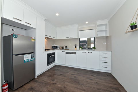 Modern Apartment Redcliffe Near Perth Airport: 0126 - Events Australia 19