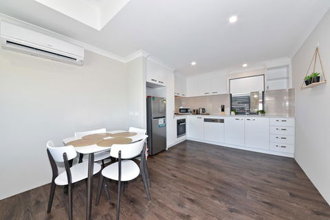 Modern Apartment Redcliffe Near Perth Airport: 0126 - Events Australia 21