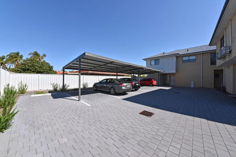 Modern Apartment Redcliffe Near Perth Airport: 0126 - Events Australia 35
