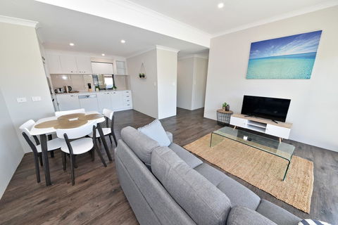 Modern Apartment Redcliffe Near Perth Airport: 0126 - Events Australia 15