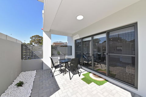Modern Apartment Redcliffe Near Perth Airport: 0126 - Events Australia 32