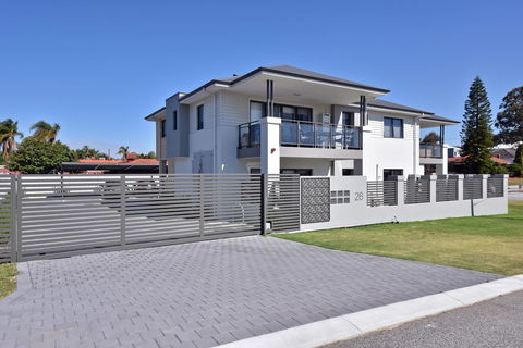Modern Apartment Redcliffe Near Perth Airport: 0126 - Events Australia 43