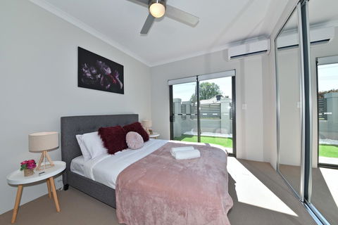 Modern Apartment Redcliffe Near Perth Airport: 0126 - Events Australia 2