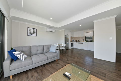 Modern Apartment Redcliffe Near Perth Airport: 0126 - Events Australia 16