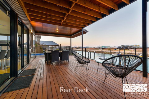 8 Kestrel Place - PRIVATE JETTY & POOL - Events Australia 15