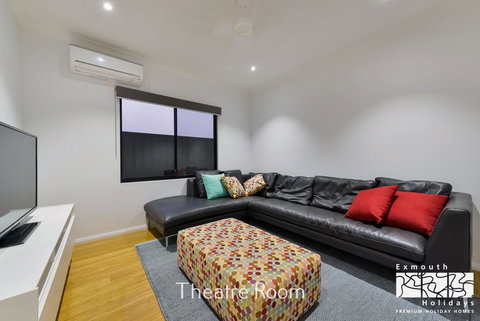 8 Kestrel Place - PRIVATE JETTY & POOL - Events Australia 6