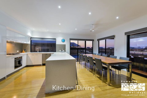 8 Kestrel Place - PRIVATE JETTY & POOL - Events Australia 3