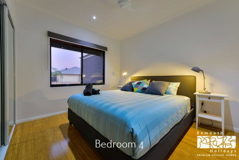 8 Kestrel Place - PRIVATE JETTY & POOL - Events Australia 12