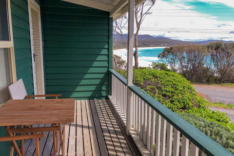 BINALONG BEACH COTTAGE Beachfront At Bay Of Fires Next To Restaurant - Events Australia 14