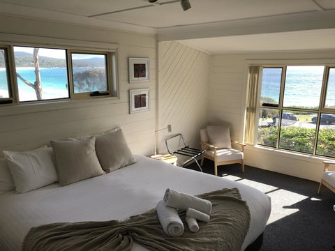 BINALONG BEACH COTTAGE Beachfront At Bay Of Fires Next To Restaurant - Events Australia 4