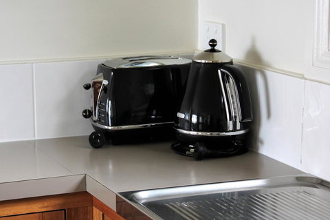 BINALONG BEACH COTTAGE Beachfront At Bay Of Fires Next To Restaurant - Events Australia 13