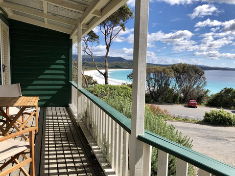BINALONG BEACH COTTAGE Beachfront At Bay Of Fires Next To Restaurant - Events Australia 1