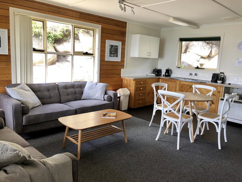 BINALONG BEACH COTTAGE Beachfront At Bay Of Fires Next To Restaurant - Events Australia 2