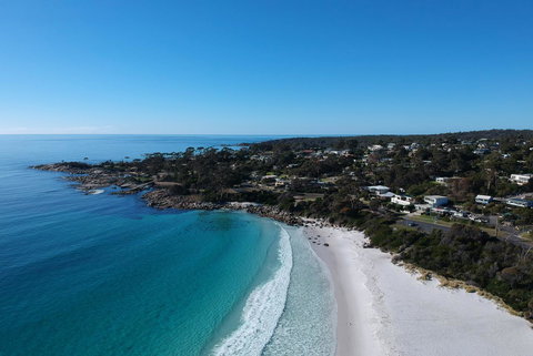 BINALONG BEACH COTTAGE Beachfront At Bay Of Fires Next To Restaurant - Events Australia 10