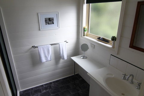 BINALONG BEACH COTTAGE Beachfront At Bay Of Fires Next To Restaurant - Events Australia 7