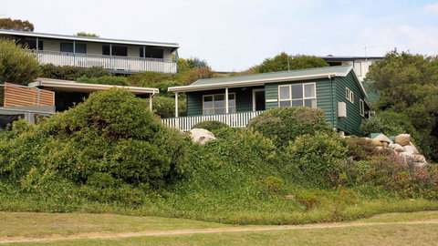 BINALONG BEACH COTTAGE Beachfront At Bay Of Fires Next To Restaurant - Events Australia 8