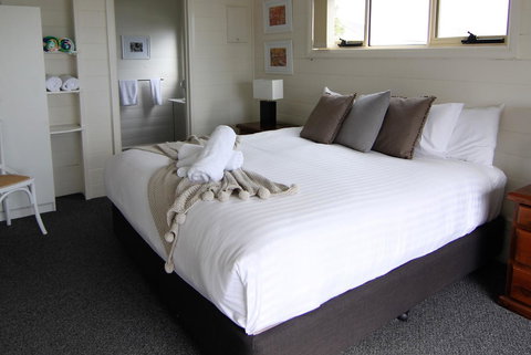 BINALONG BEACH COTTAGE Beachfront At Bay Of Fires Next To Restaurant - Events Australia 15