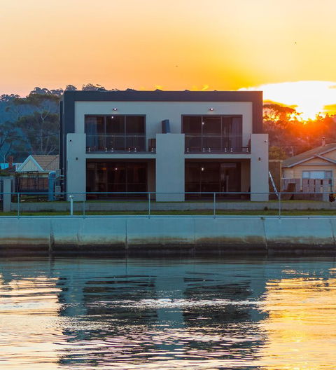 Ulverstone Waterfront Apartments - Events Australia 0