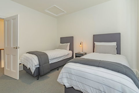 4 Bedroom House - Hobart CBD - Free Parking - Free WIFI - Events Australia 13